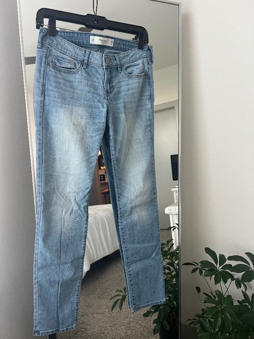 Abercrombie & Fitch Straight Leg Light Wash Jeans: 26R